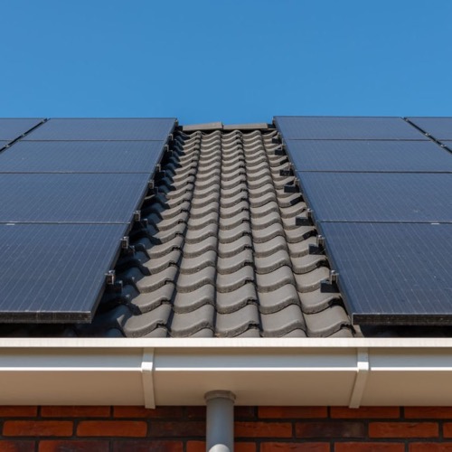 Zonnepanelen op dak in Bollenstreek